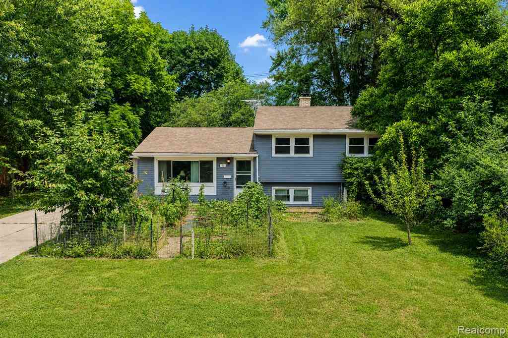 Homes For Sale - 1421 Cedarhill Drive <br/> Ingham County, East Lansing, MI 48823