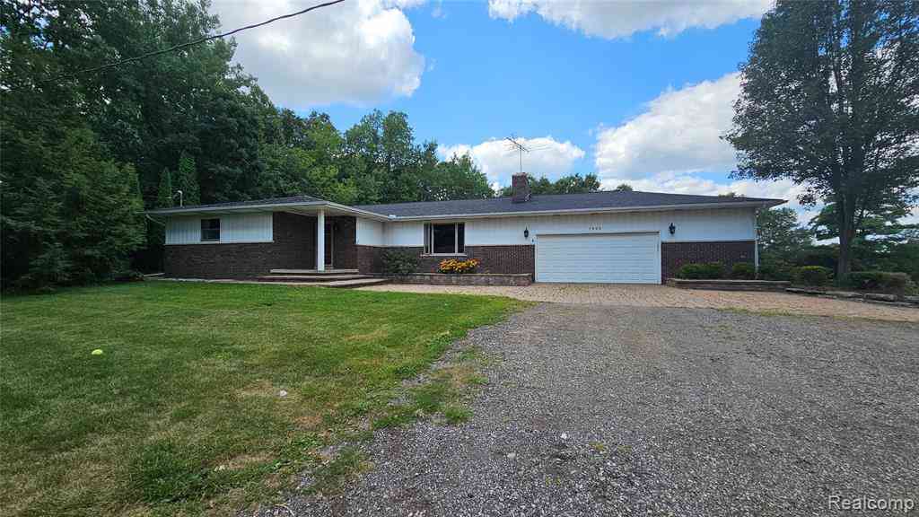 Homes For Sale - 7966 Pettysville Road <br/> Pinckney, MI 48169