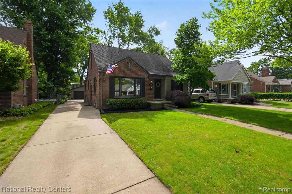Homes For Sale - 2436 N Vermont Avenue <br/> Royal Oak, MI 48073