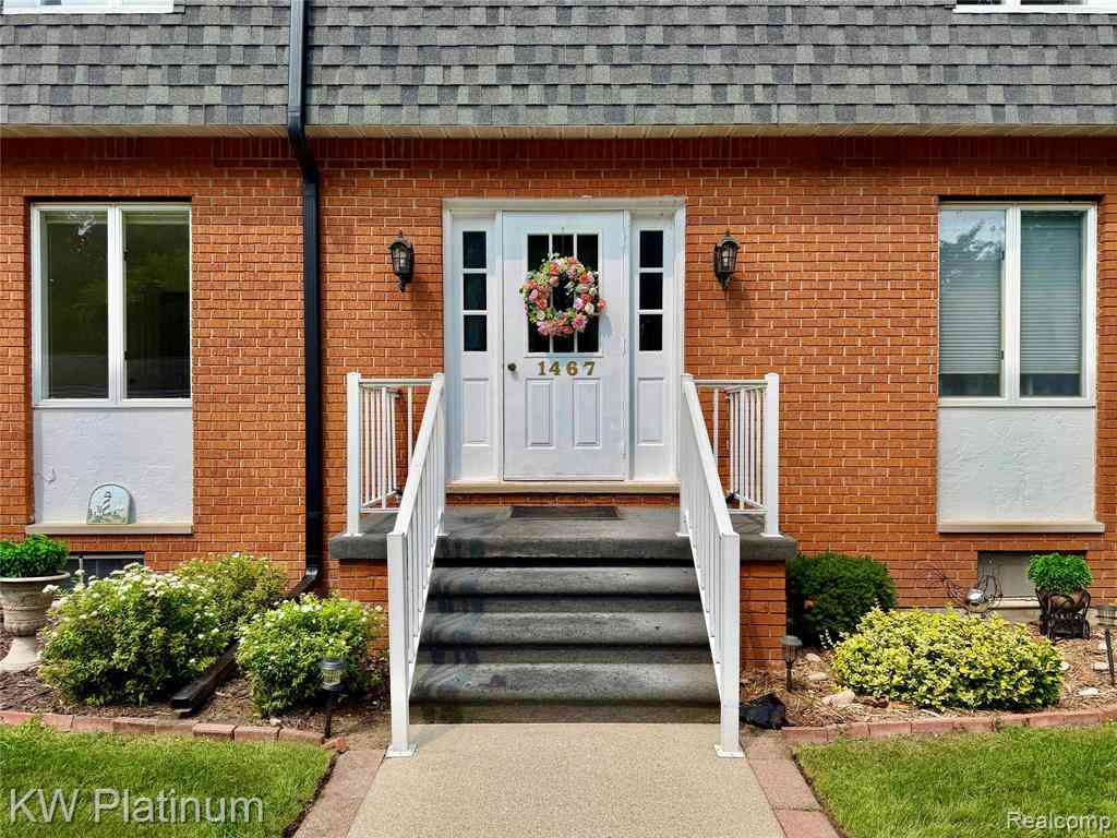 Condo For Sale - 1467 Krafft Road  #5<br/> Fort Gratiot, MI 48059
