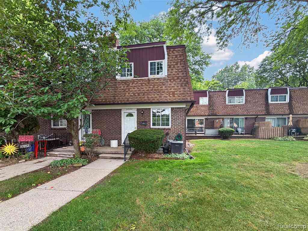 Condo For Sale - 37050 W Aragona Drive W W #23<br/> Clinton Township, MI 48036