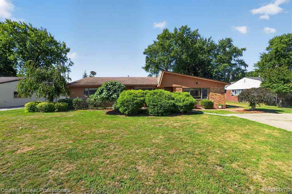 Homes For Sale - 2499 Lafay Drive <br/> West Bloomfield, MI 48324