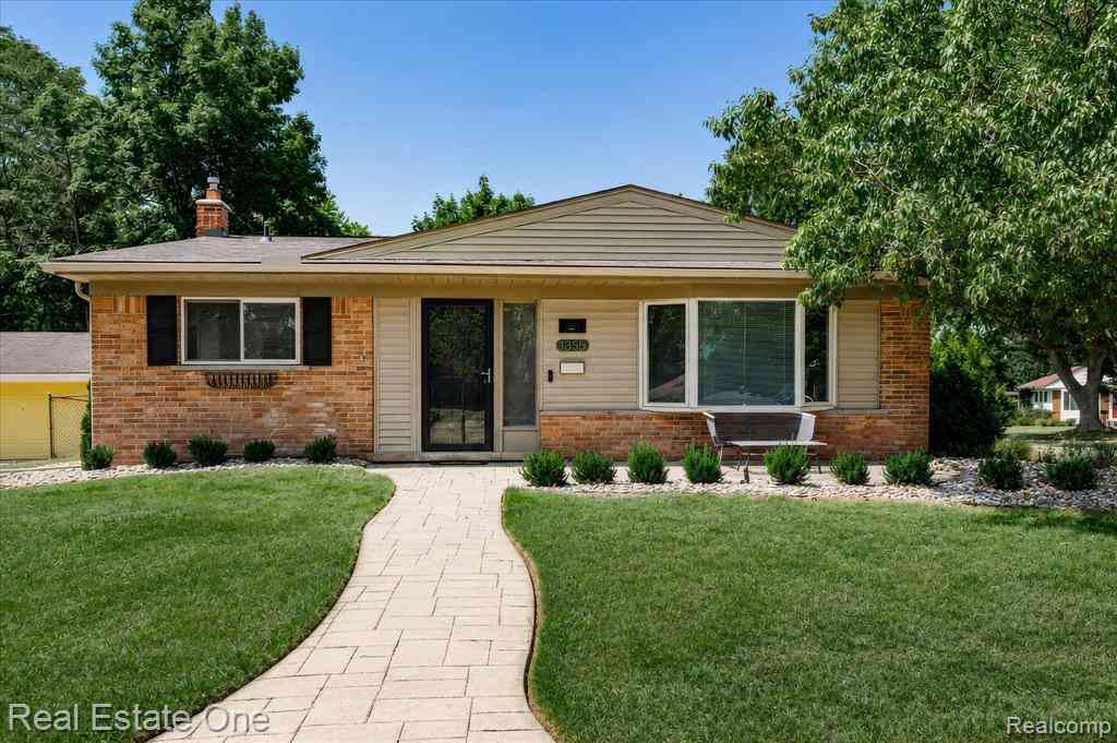 Homes For Sale - 1355 N Oak Street <br/> Rochester, MI 48307