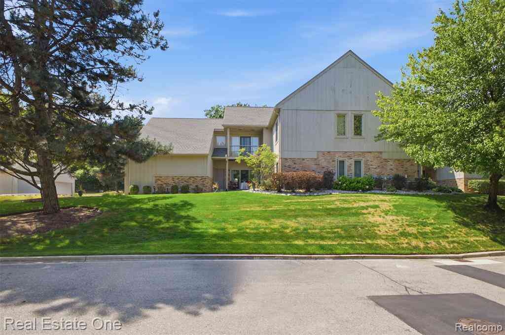 Condo For Sale - 29363 Laurel Drive <br/> Oakland County, Farmington, MI 48331