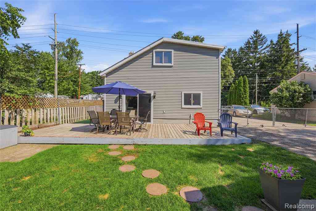 Homes For Sale - 572 Atwater Street <br/> Lake Orion, MI 48362