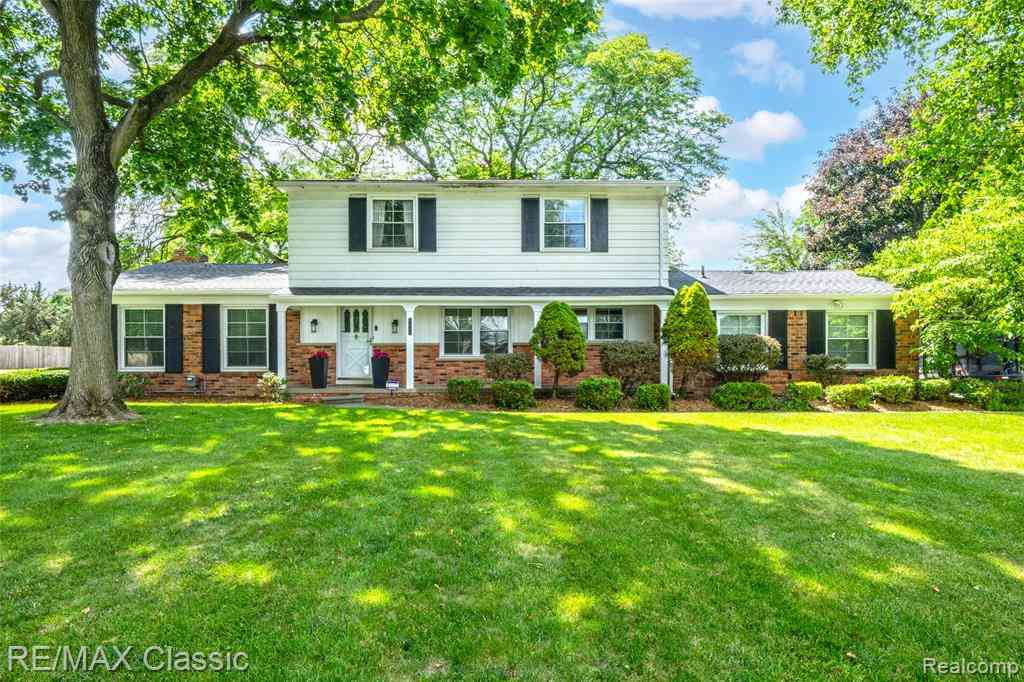 Homes For Sale - 6638 Woodbank Drive <br/> Bloomfield Hills, MI 48301