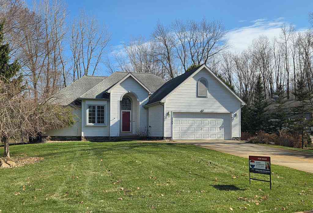 Condo For Sale - 2205 Lake Wood Drive <br/> Jackson County, Jackson, MI 49203