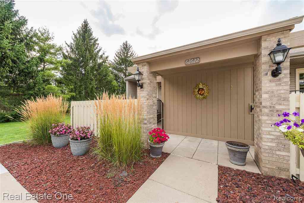 Condo For Sale - 62622 Raleigh Court  #1<br/> Oakland County, South Lyon, MI 48178