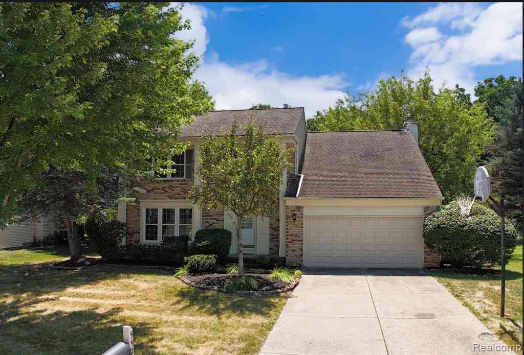 Homes For Sale - 552 Whitney Drive <br/> Rochester, MI 48307