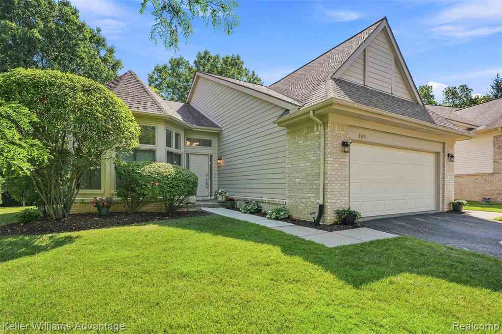 Condo For Sale - 5325 Simpson Lake Road <br/> West Bloomfield, MI 48323