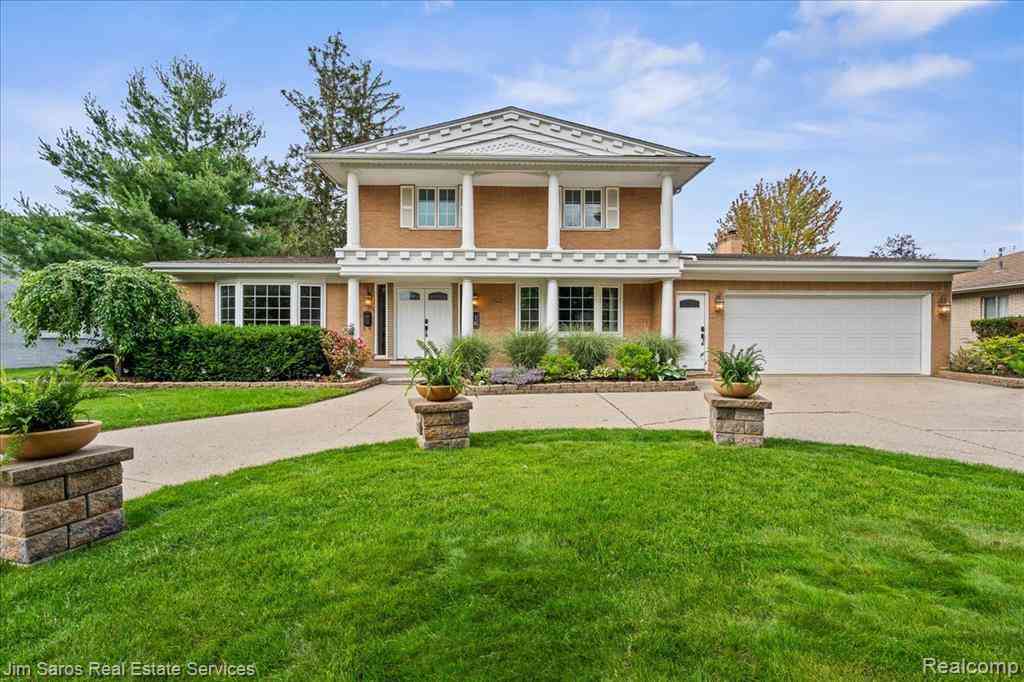 Homes For Sale - 16 Crestwood Drive <br/> Grosse Pointe Shores, MI 48236