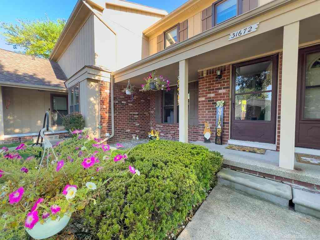 Condo For Sale - 31672 Bear Creek Boulevard <br/> Macomb County, Warren, MI 48093