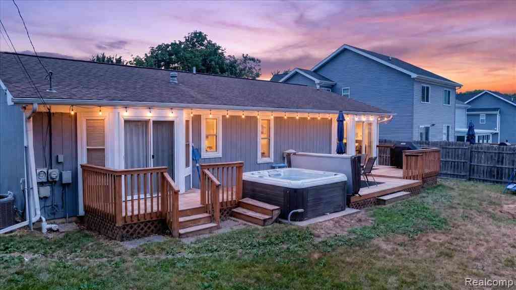 Homes For Sale - 597 S Winding Drive <br/> Waterford, MI 48328