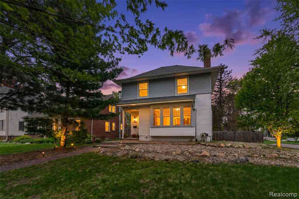 Homes For Sale - 529 E Lincoln Avenue <br/> Royal Oak, MI 48067