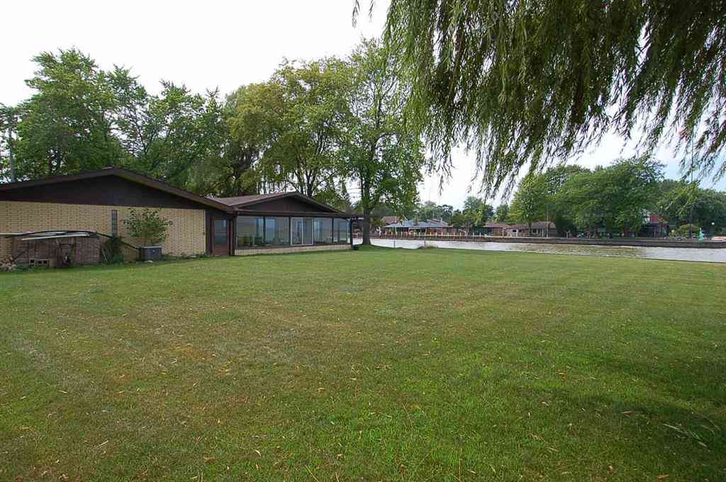 Homes For Sale - 227 Bayside Drive <br/> Bay City, MI 48706