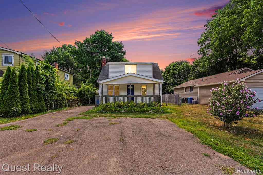 Homes For Sale - 6261 Andersonville Road <br/> Waterford, MI 48329