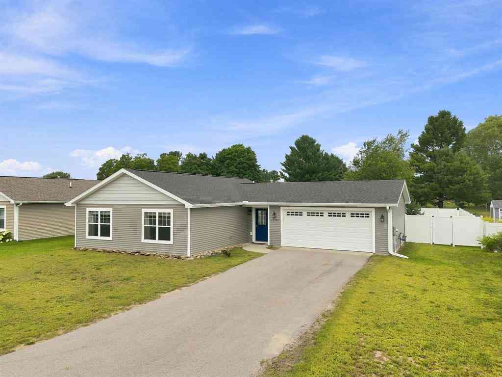 Homes For Sale - 4950 Meadowlark Lane <br/> Traverse City, MI 49685