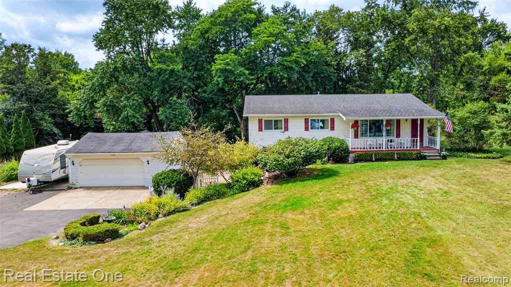 Homes For Sale - 454 S Baldwin Road <br/> Oxford, MI 48371