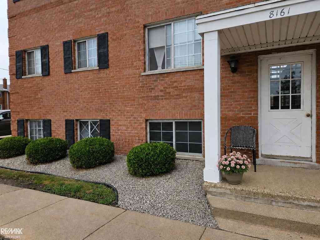 Condo For Sale - 8161 Denwood Drive <br/> Sterling Heights, MI 48312