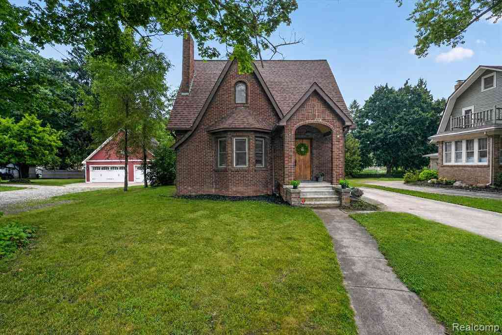 Homes For Sale - 715 E Grand River Avenue <br/> Fowlerville, MI 48836