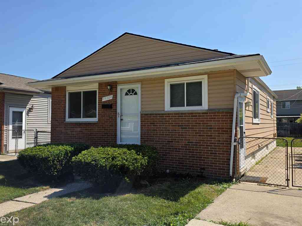 Homes For Sale - 29304 Rosebriar Street <br/> Macomb County, Saint Clair Shores, MI 48081