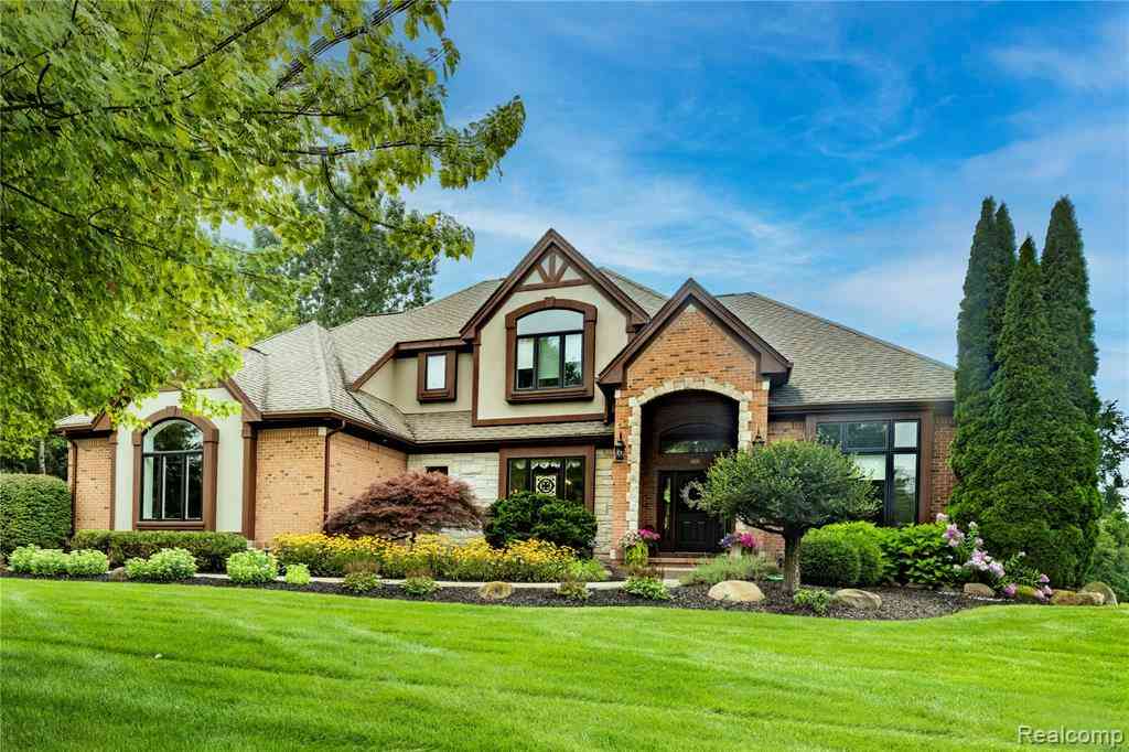 Homes For Sale - 7712 Parkcrest Circle <br/> Clarkston, MI 48348