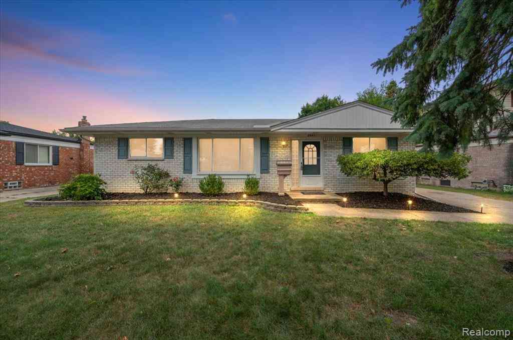 Homes For Sale - 8851 Alwardt Drive <br/> Macomb County, Sterling Heights, MI 48313