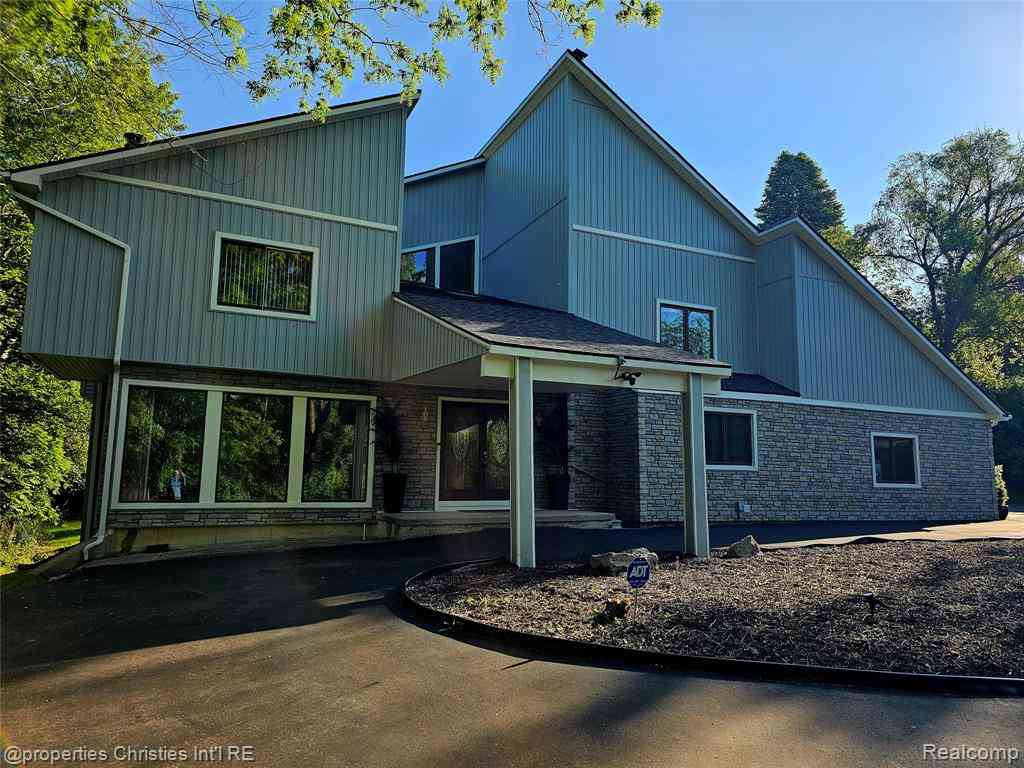 Homes For Sale - 1830 Lone Pine Road <br/> Bloomfield Hills, MI 48302