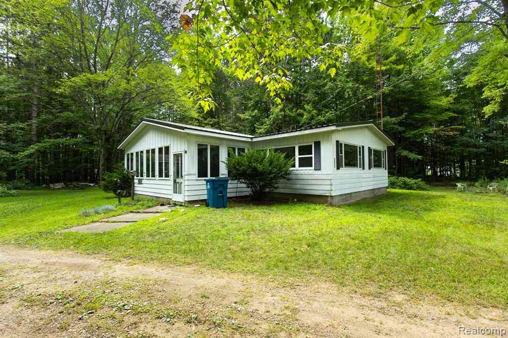 Homes For Sale - 7800 Oak Road <br/> Millington, MI 48746