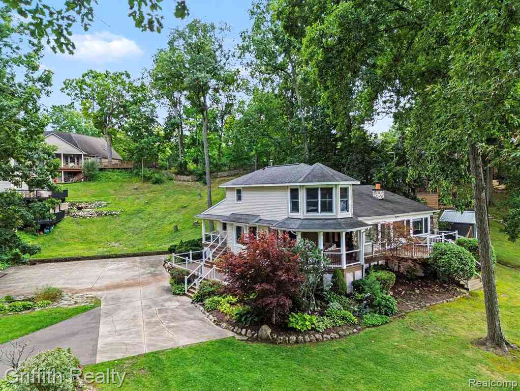 Homes For Sale - 4550 Clifford Road <br/> Brighton, MI 48116