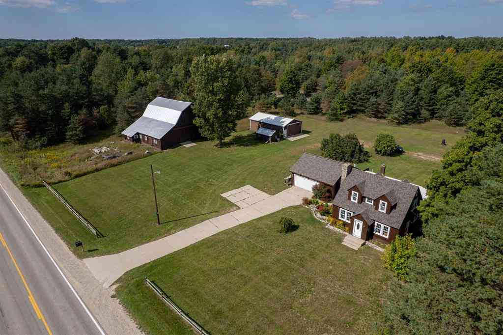 Homes For Sale - 8616 Cedar Run Road <br/> Traverse City, MI 49684
