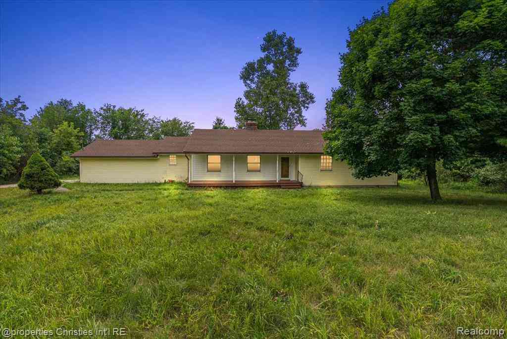 Homes For Sale - 13010 Oyster Lake Road <br/> Oakland County, Holly, MI 48442