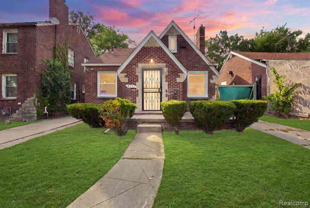 Homes For Sale - 9733 Somerset Avenue <br/> Wayne County, Detroit, MI 48224