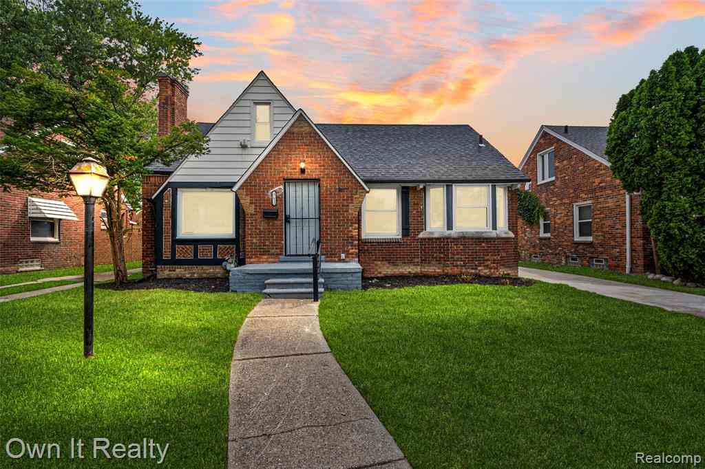 Homes For Sale - 17612 Plainview Avenue <br/> Wayne County, Detroit, MI 48219