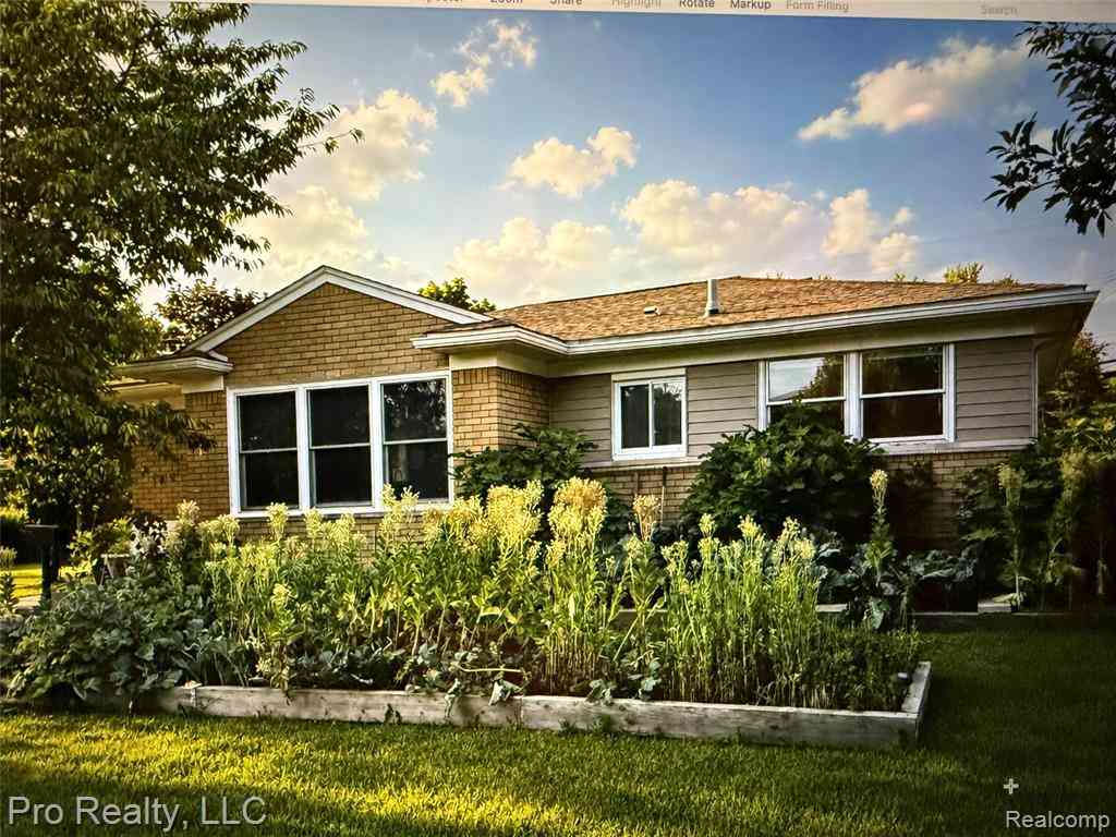 Homes For Sale - 17028 W 13 Mile Road <br/> Beverly Hills, MI 48025