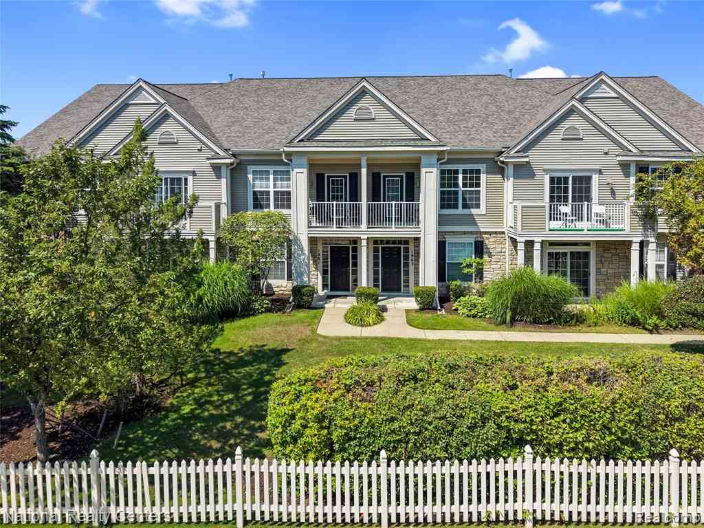 Condo For Sale - 1963 Knollwood Drive <br/> Canton, MI 48188