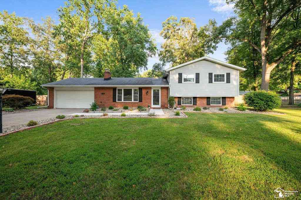 Homes For Sale - 7710 Fir Drive <br/> Monroe County, Temperance, MI 48182
