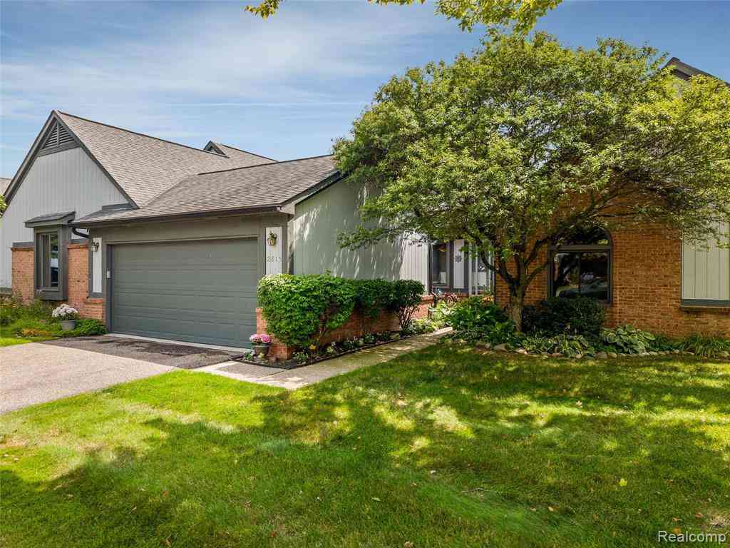 Condo For Sale - 2815 Lochmoor Boulevard <br/> Lake Orion, MI 48360