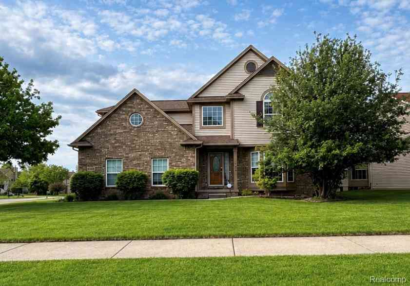 Homes For Sale - 8366 Sherwood Drive <br/> Grand Blanc, MI 48439