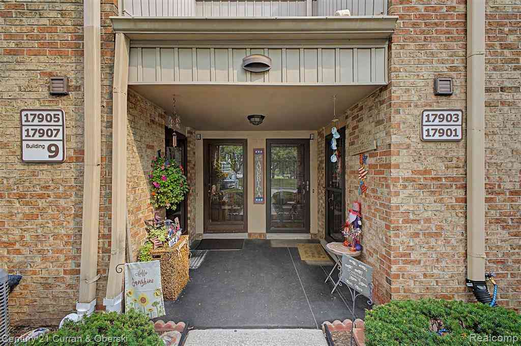 Condo For Sale - 17905 University Park Drive Drive  #99<br/> Livonia, MI 48152