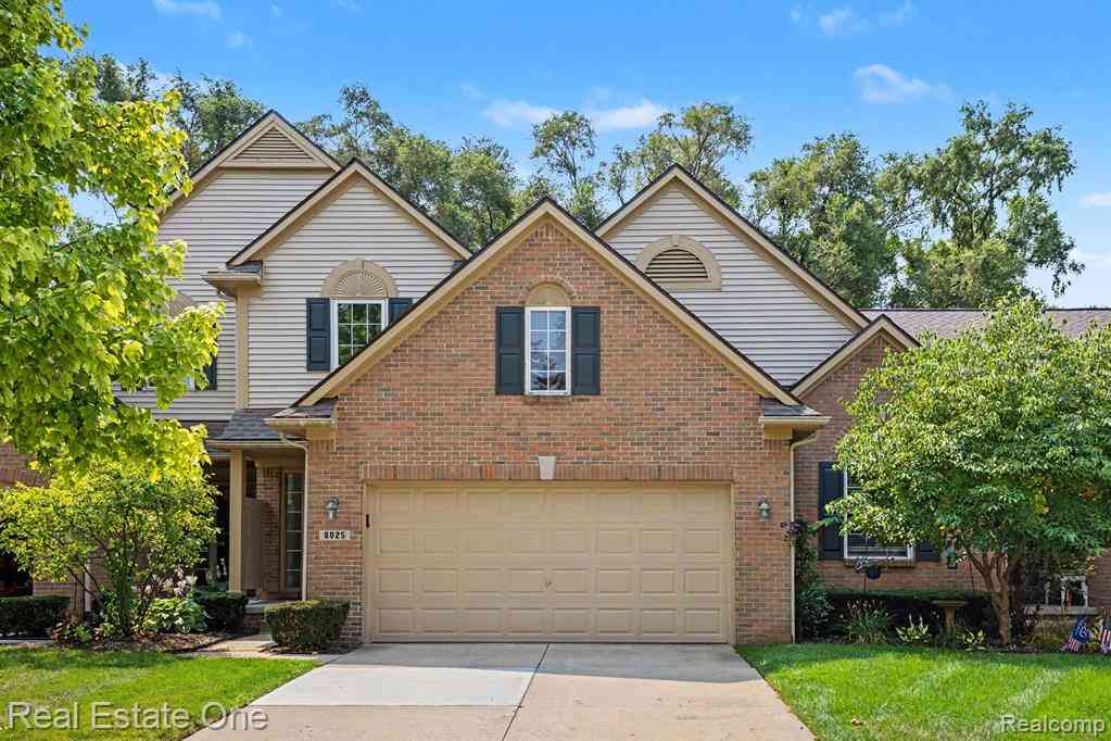 Condo For Sale - 8025 Springdale Drive  #48<br/> Oakland County, White Lake, MI 48386