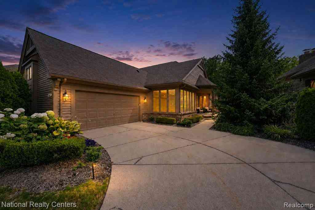 Condo For Sale - 13648 Eaton Drive <br/> Plymouth, MI 48170