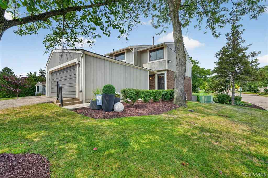 Condo For Sale - 1060 Bristol Court <br/> Oakland County, Northville, MI 48167