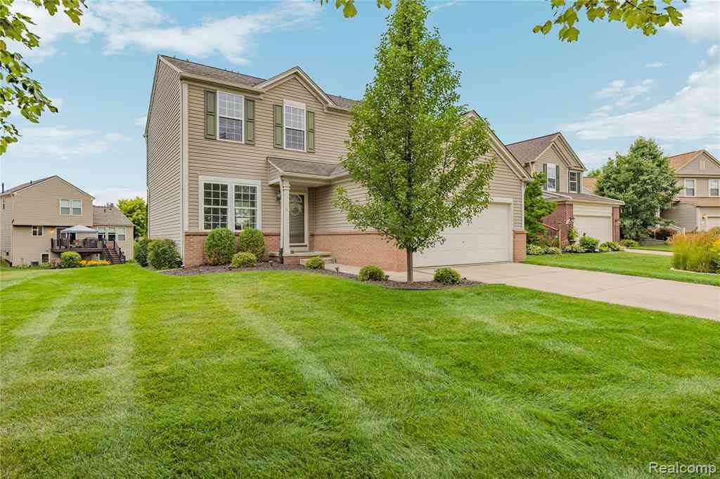 Homes For Sale - 1010 Callaway Court <br/> Howell, MI 48843