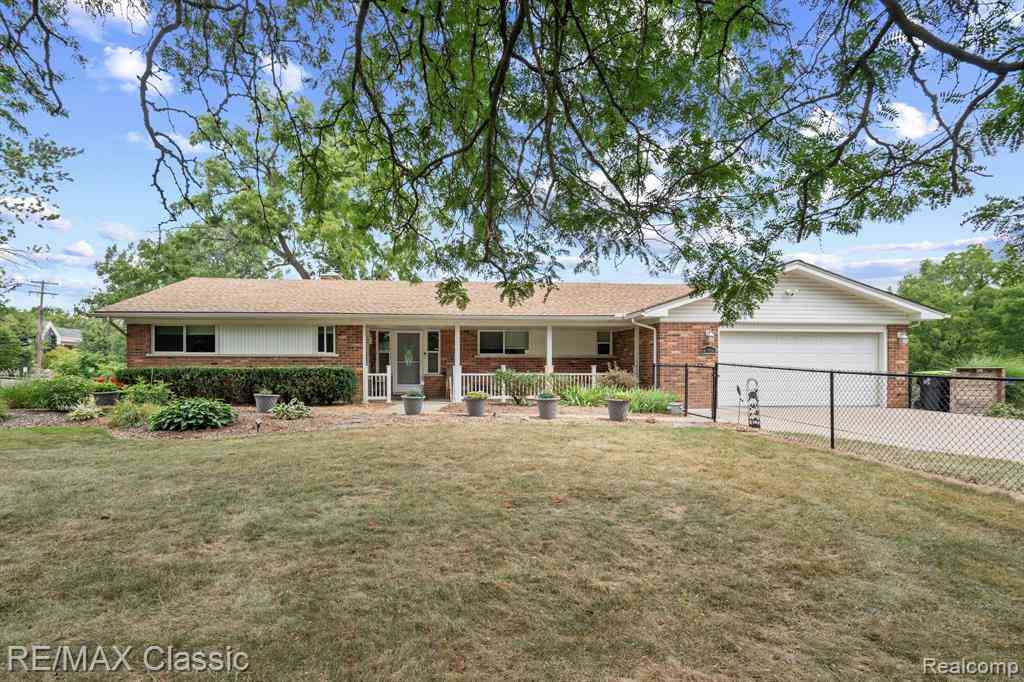 Homes For Sale - 41700 W 11 Mile Road <br/> Novi, MI 48375