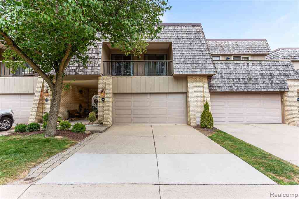 Condo For Sale - 1206 Oakwood Court <br/> Rochester, MI 48307