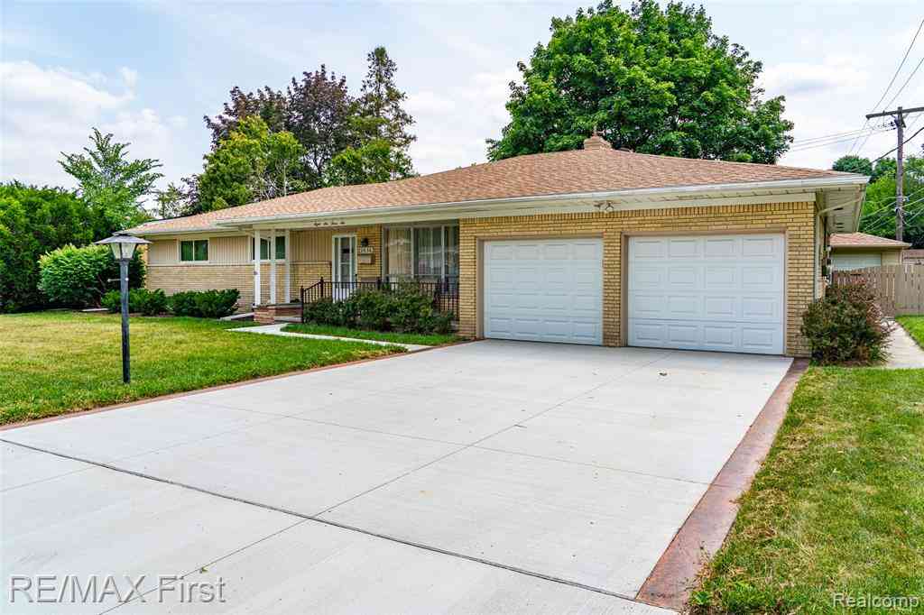 Homes For Sale - 8636 Kidley Drive <br/> Sterling Heights, MI 48314