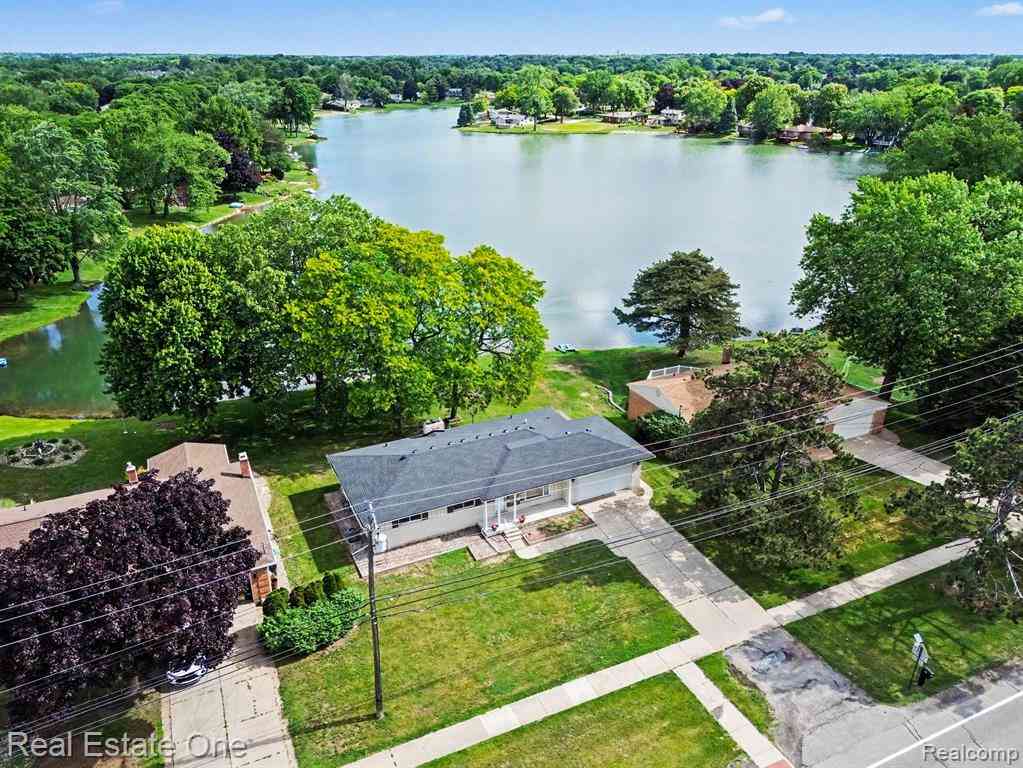 Homes For Sale - 1347 E Square Lake Road <br/> Oakland County, Troy, MI 48085