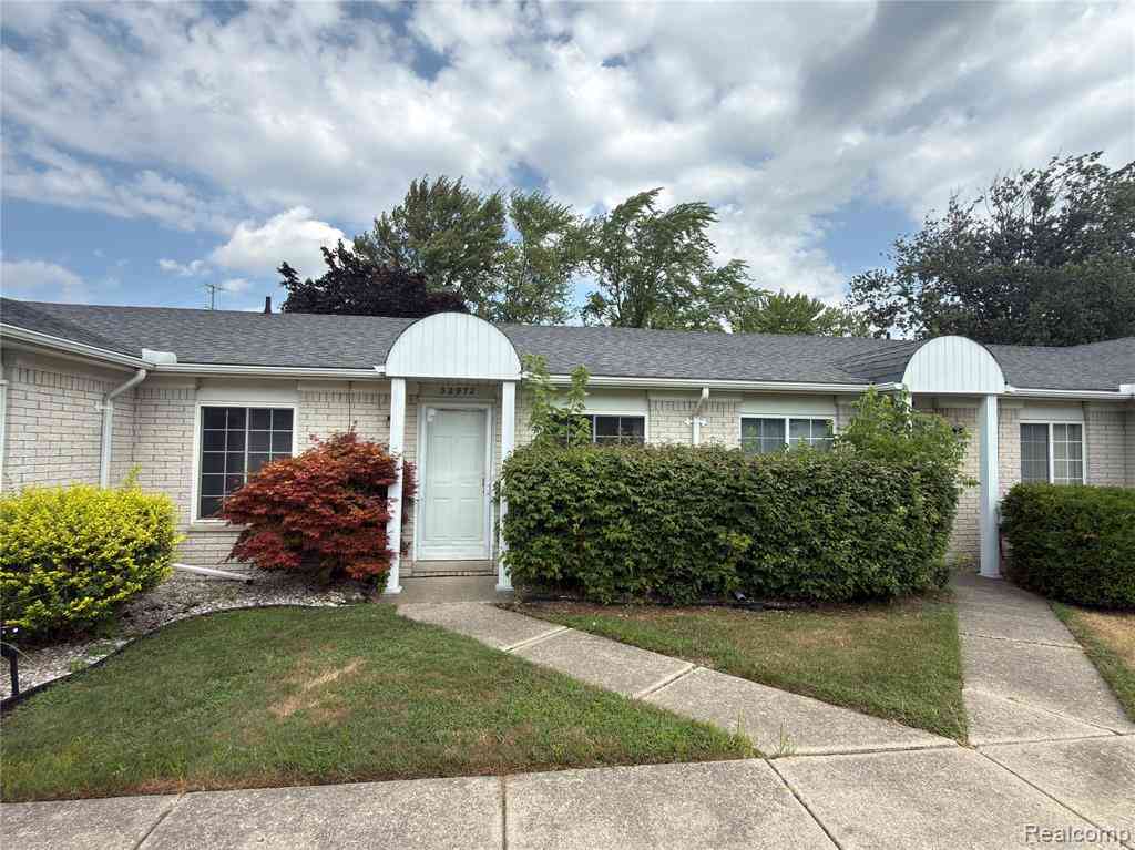 Condo For Sale - 32972 Maple Lane Circle <br/> Warren, MI 48093