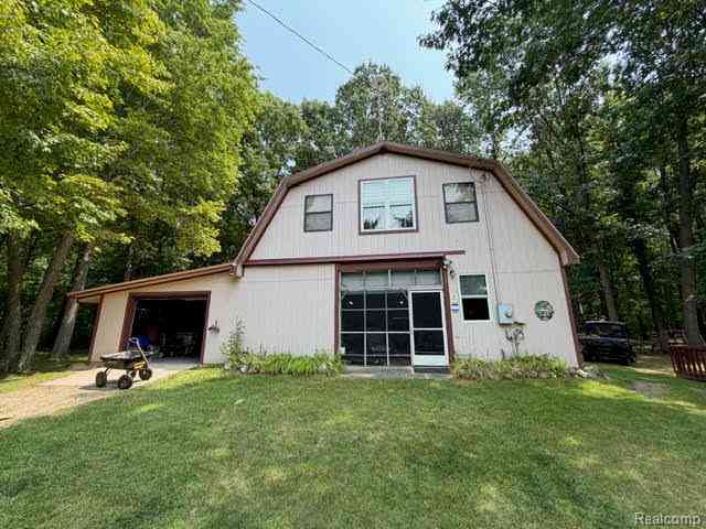 Homes For Sale - 8110 N Latson Road <br/> Howell, MI 48855
